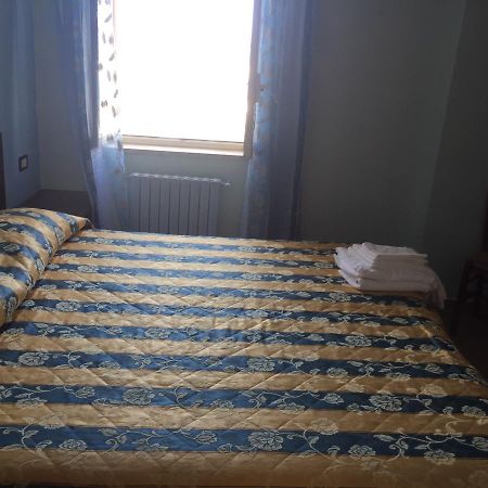 Hotel Il Castello Paola Bagian luar foto