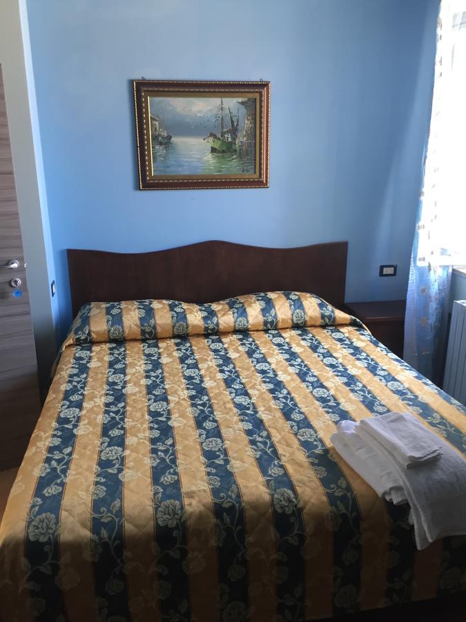 Hotel Il Castello Paola Bagian luar foto