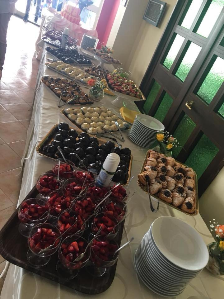 Hotel Il Castello Paola Bagian luar foto